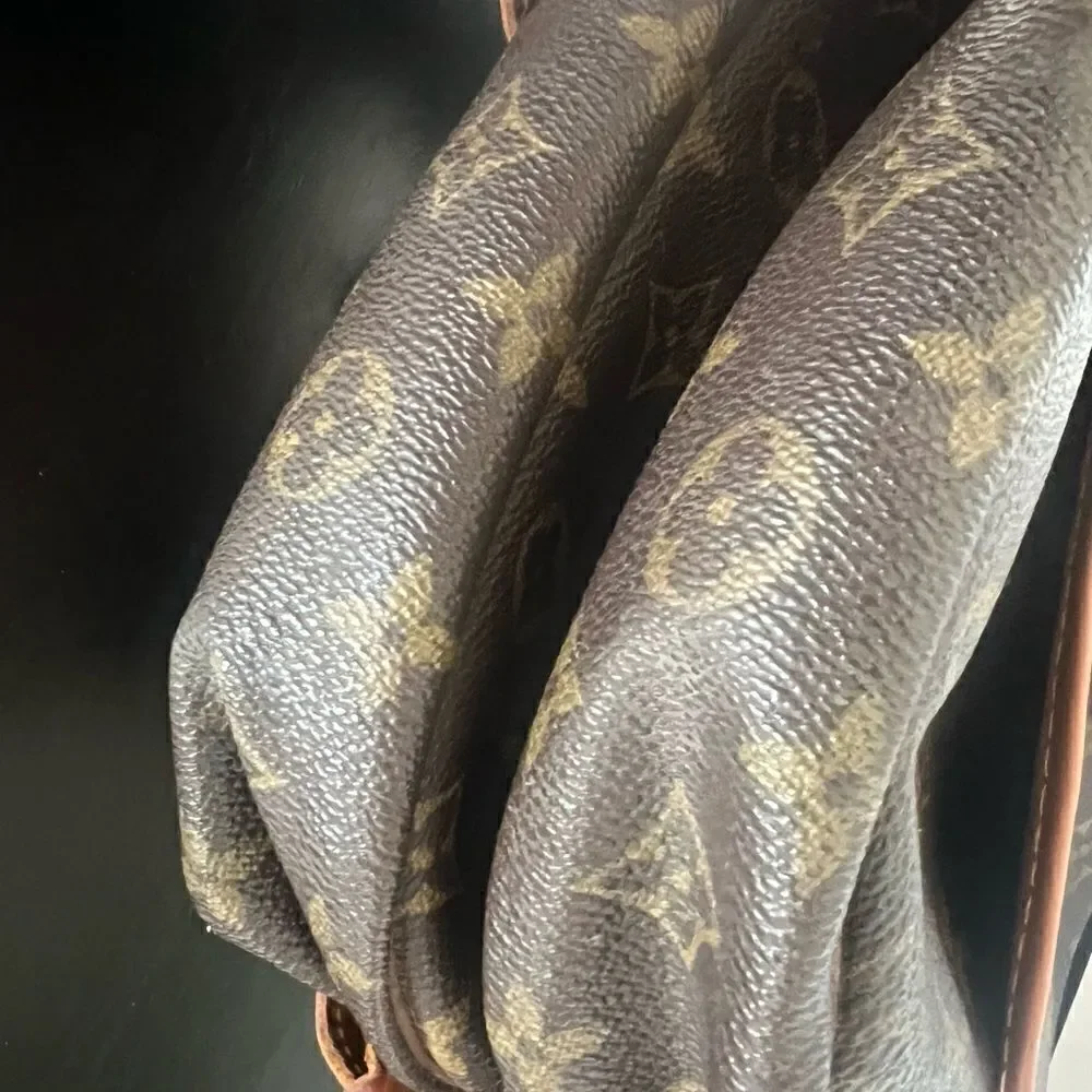 AUTH LOUIS VUITTON MONOGRAM SAUMUR 30 CROSSBODYBAG